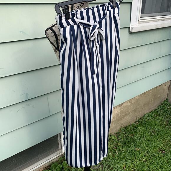 Zara white and Blue striped cropped high rise paper bag pants with tie detail - Picture 10 of 10